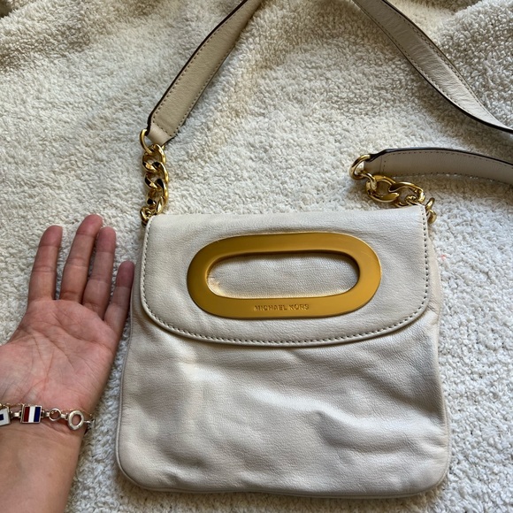 Michael Kors Off White Leather Cut Out Flap Shoulder Bag - Picture 8 of 14